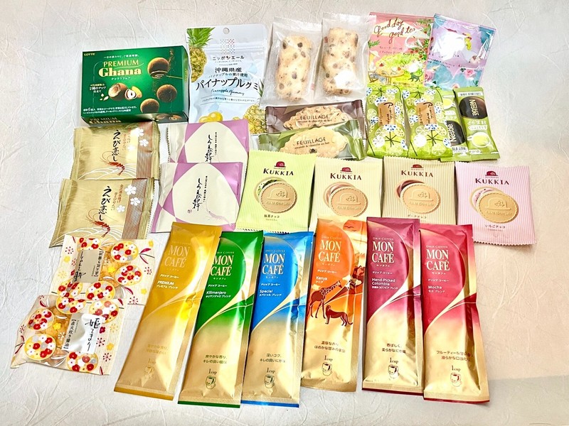 Japanese snacks random 28pcs set box foods