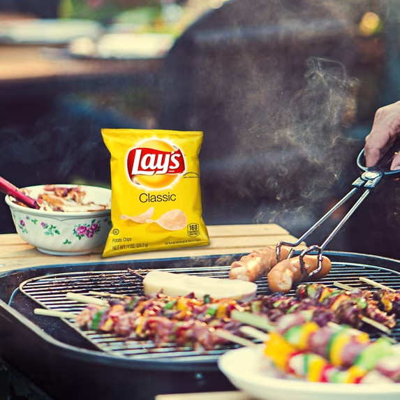 Lay's Potato Chips, Classic, 1 Ounce (Pack of 40) 40 Count 1) gallery
