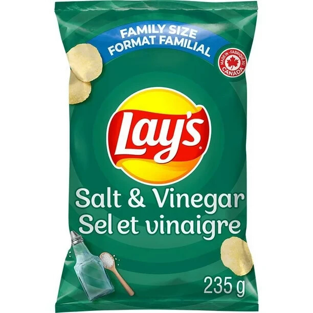 6 Bags of Lay’s Salt & Vinegar Flavored Potato Chips 235 g Each