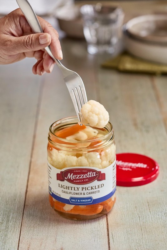 Mezzetta Lightly Pickled Cauliflower & Carrots Salt & Vinegar gallery