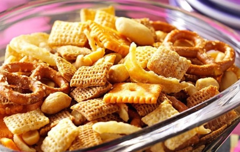 2LB CHEESY SWEET CUSTOM MADE SNACK MIX,CHIPS MIX, SWEET-SALTY with NUTS-BULK NOW